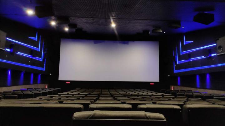 Aménagement, décoration, électrification innovante : nous pensons à tout pour créer la salle de cinéma parfaite